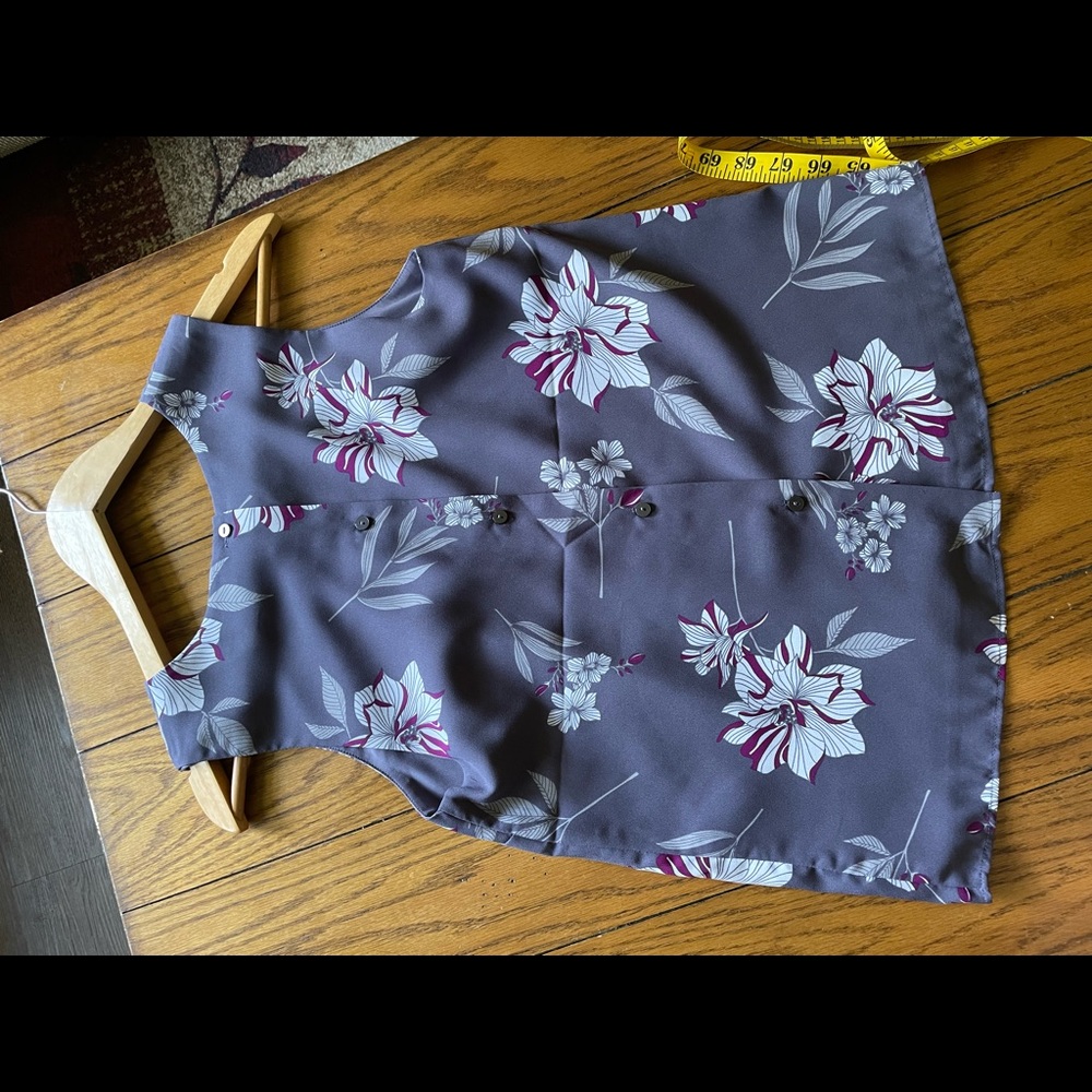 Loft Sleeveless floral print gray NWOT top size XS - Picture 6 of 10